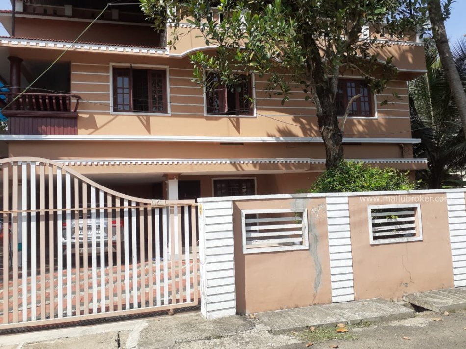 2 BHK House First Floor for Rent at Petta 