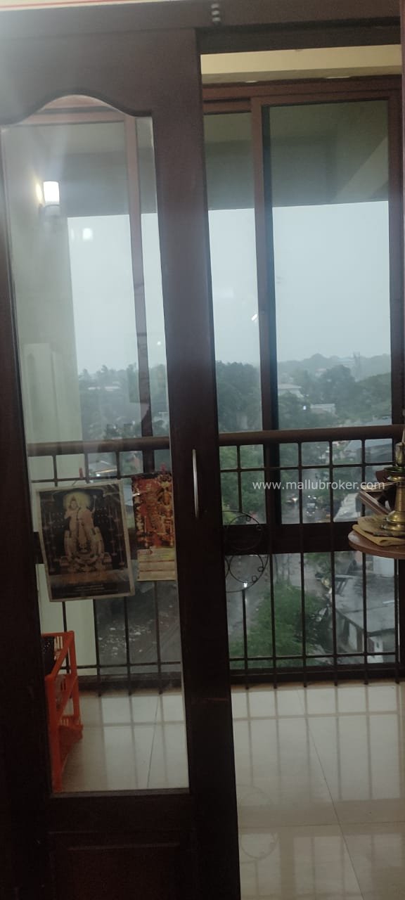 3bhk flat for sal e in palarivattoom @49lacs