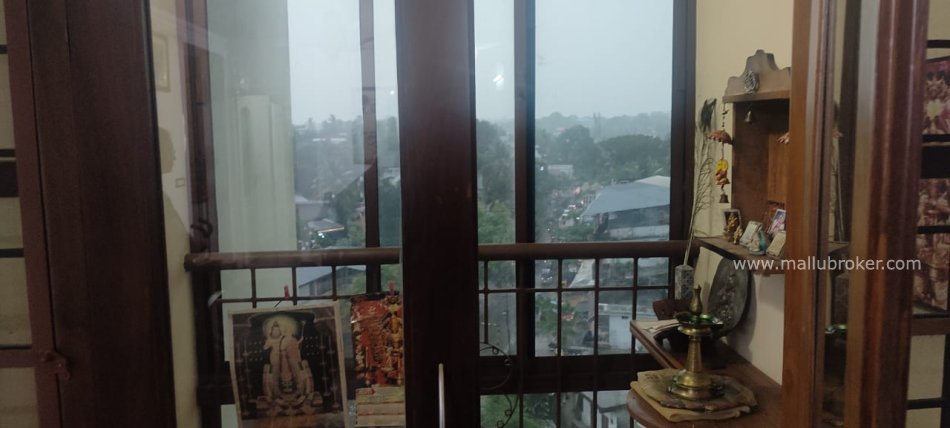 3bhk flat for sal e in palarivattoom @49lacs