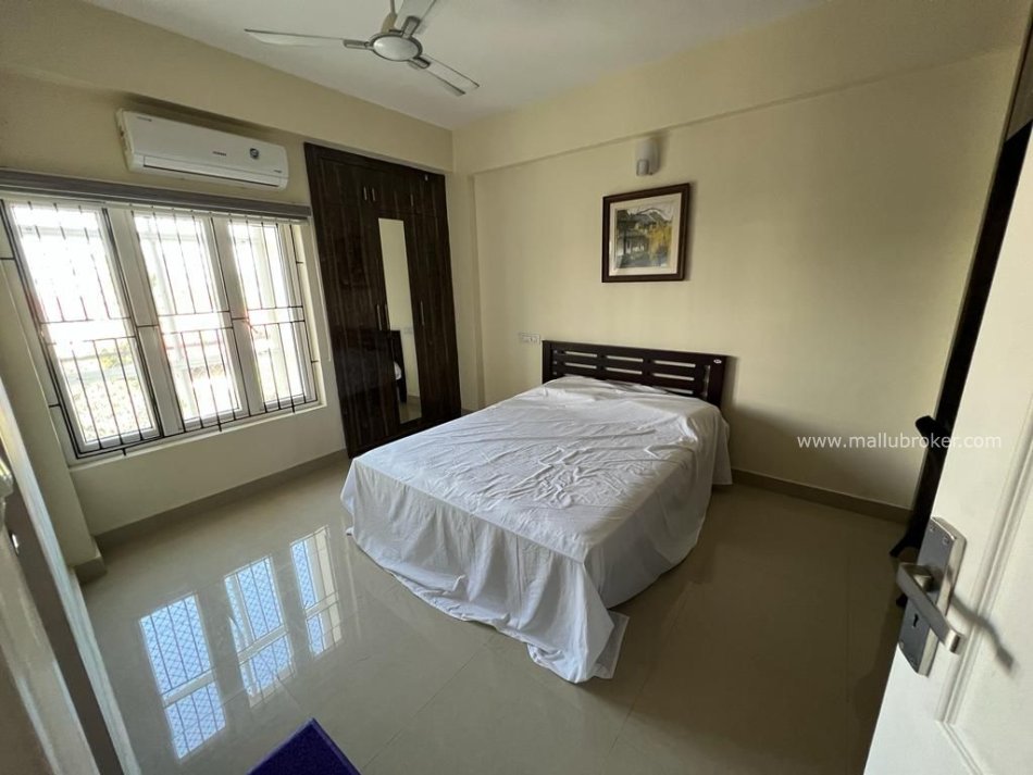 2bhk fully furnished flat rent in kaloor @ 25k
