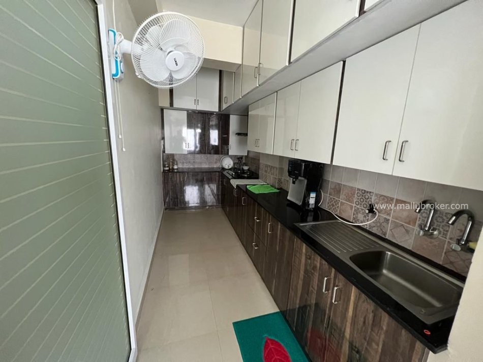 2bhk fully furnished flat rent in kaloor @ 25k