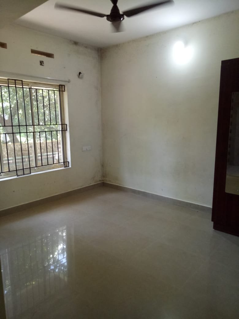 Apartment for Rent at Gandhi Square Petta, 3BHK Semi Furnished 