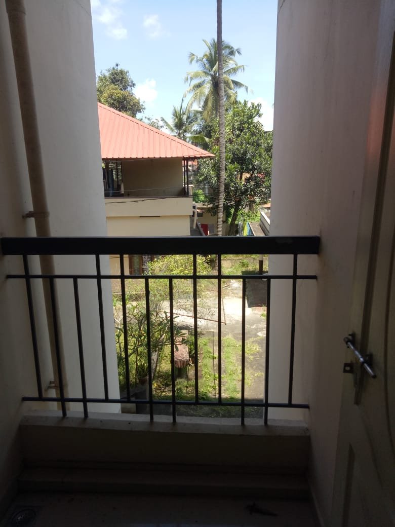 Apartment for Rent at Gandhi Square Petta, 3BHK Semi Furnished 