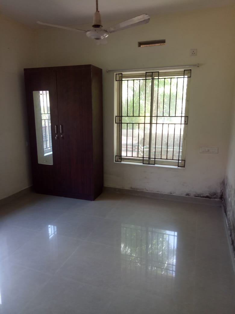 Apartment for Rent at Gandhi Square Petta, 3BHK Semi Furnished 