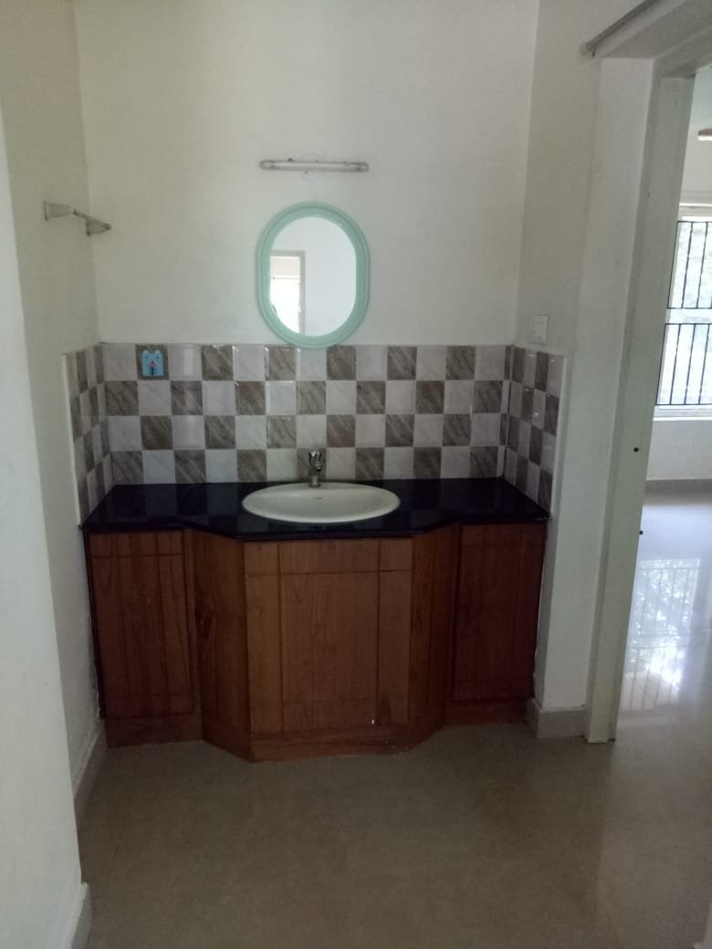 Apartment for Rent at Gandhi Square Petta, 3BHK Semi Furnished 