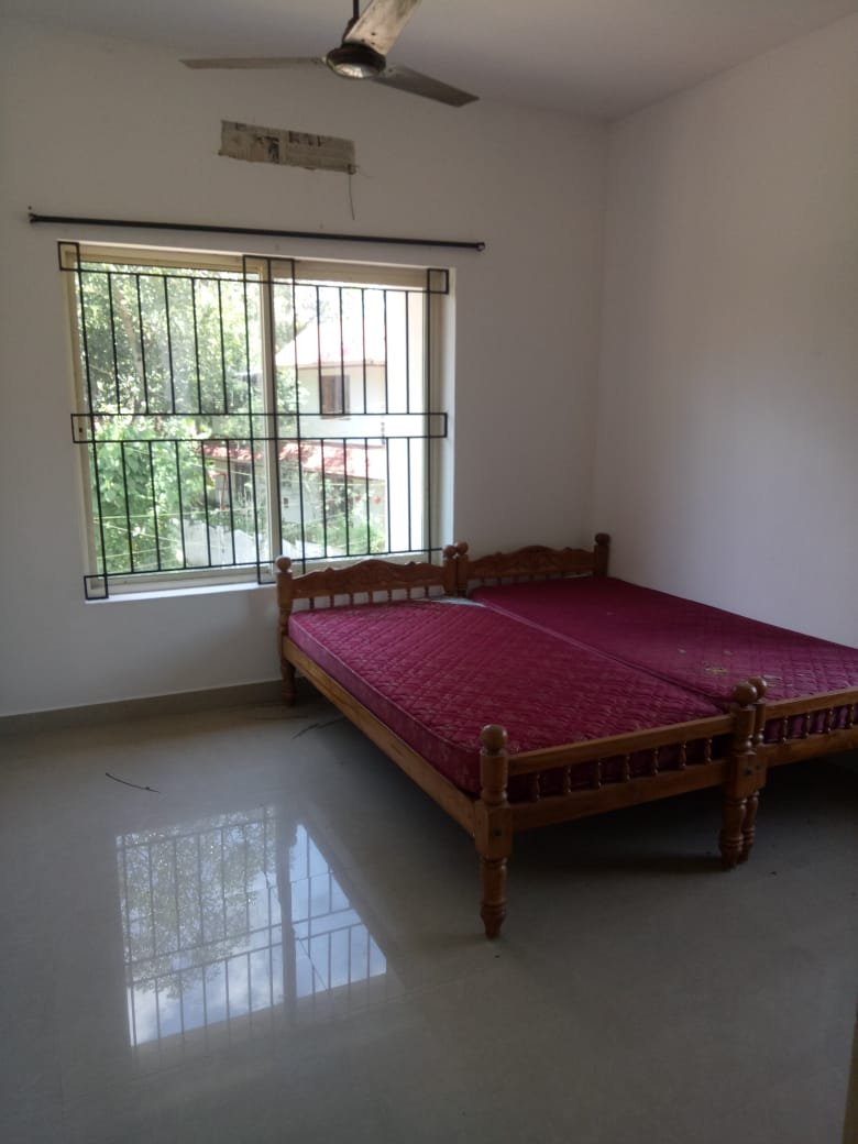 Apartment for Rent at Gandhi Square Petta, 3BHK Semi Furnished 