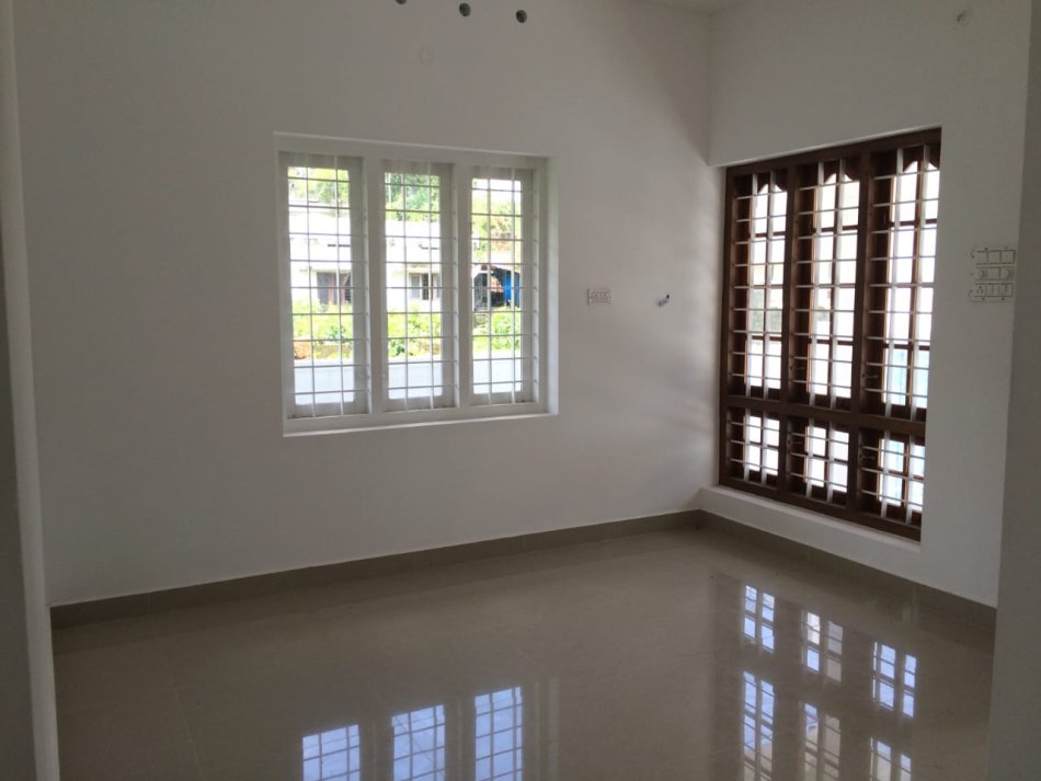 2BHK APARTMENT FOR RENT AT CHOTTANIKKARA 6k ONLY