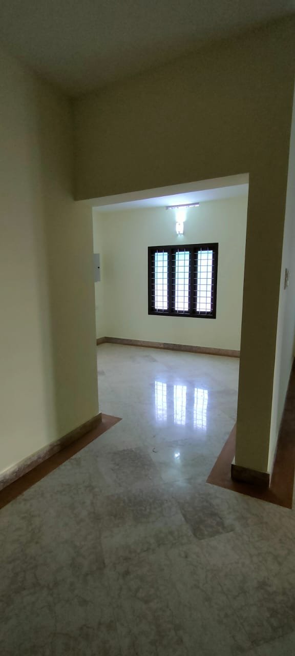 2  BHK VILLA GROUND FLOOR FOR RENT AT MARADU 10K ONLY