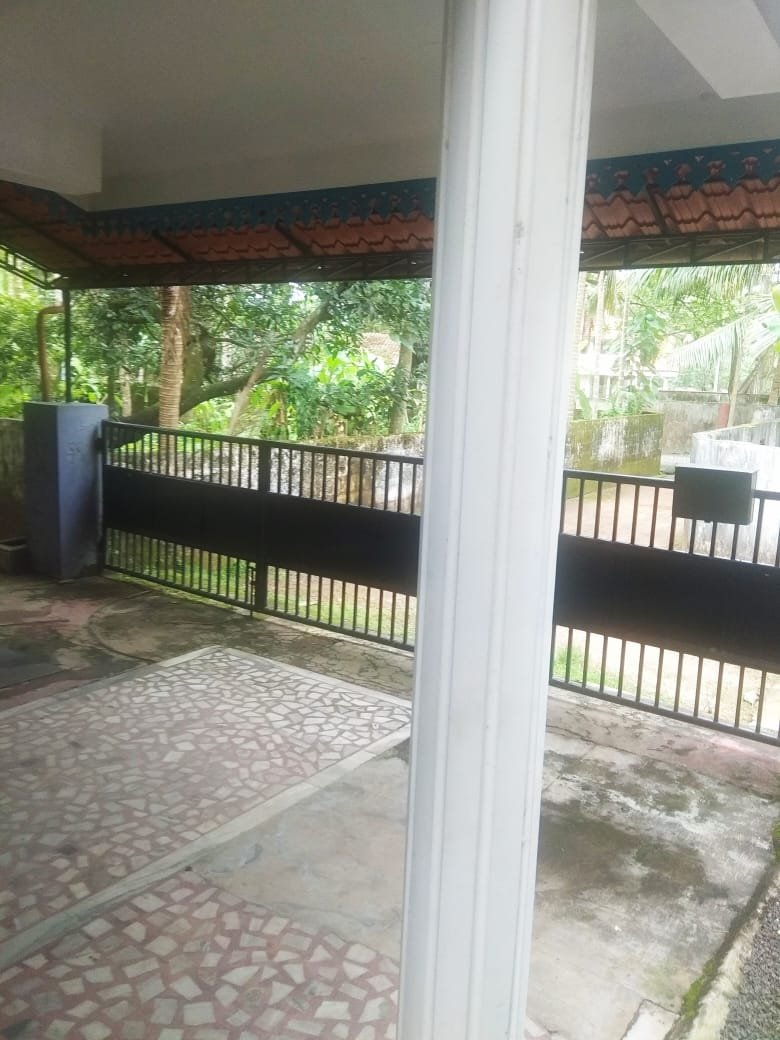 2 bhk house for rent at vennala(Bachelors) 18k