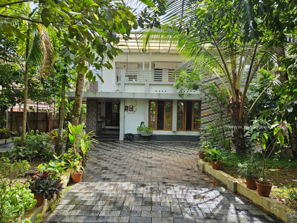 Upstairs 2bhk of a villa for rent