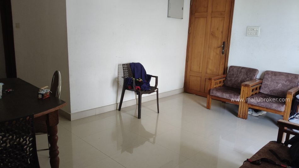 3 bhk looking for female roomate